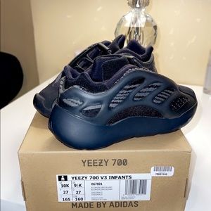 Yeezy 700 V3